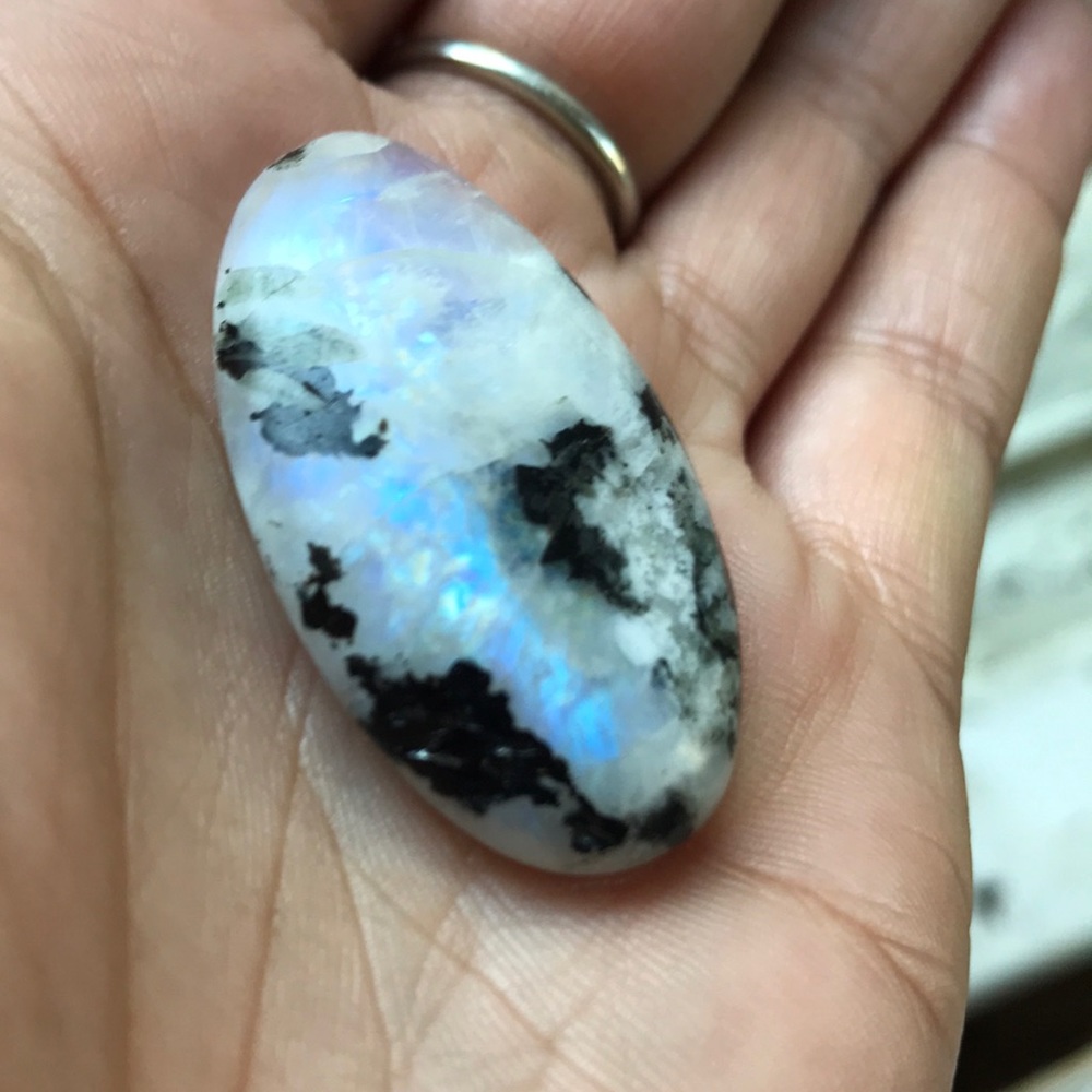Large Rainbow Moonstone Cabochon - Picture 2 of 3